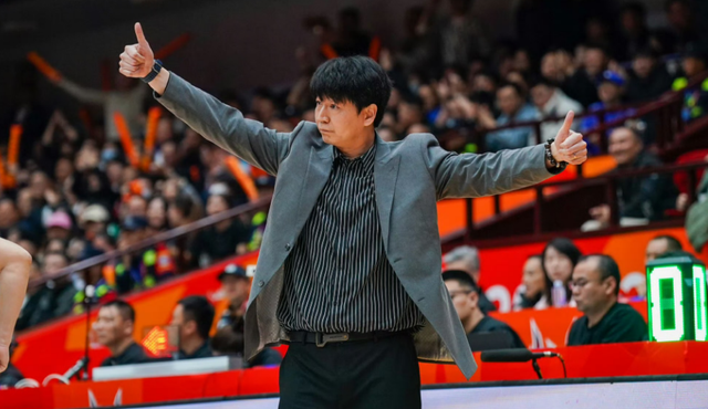 星空体育APP-山东男篮拒绝输球！全力淘汰浙江队，琼斯上演首秀，央视直播