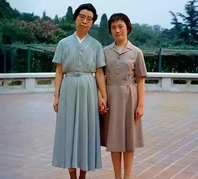 星空体育下载-1956年，江青赴苏联治病，向接诊的医生坦言：我和毛泽东同志是政治夫妻