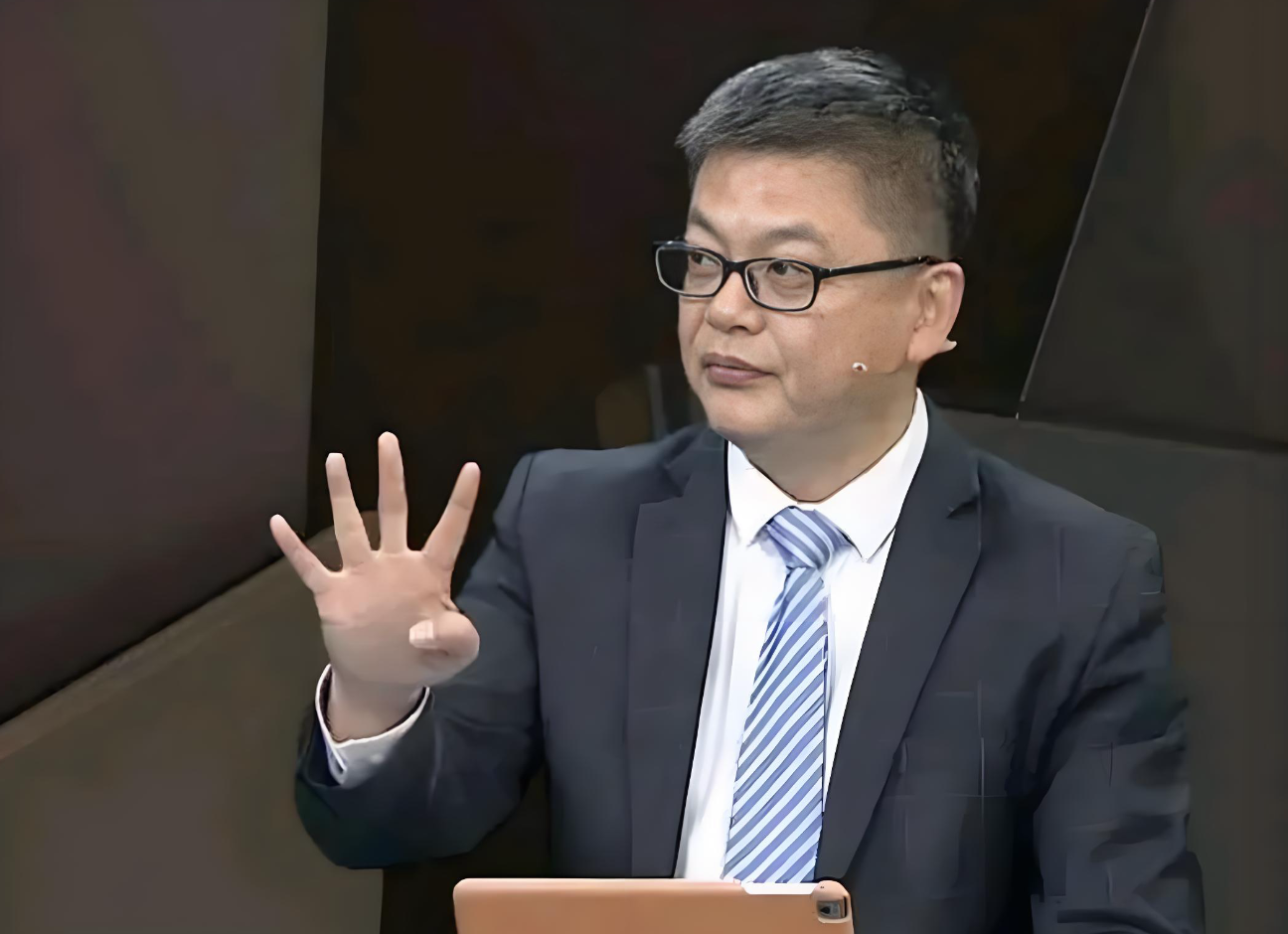 2连胜！苏群中肯点评，指出了男篮赢球的3大原因