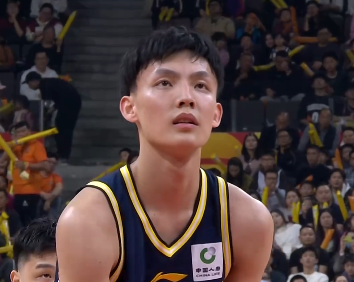 星空体育-广东宏远今日早报！徐杰无缘最佳阵容，新大外迎首秀，胡明轩轮休
